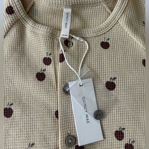 NWT Quincy Mae Beige Waffle Knit unisex Romper w/apple Print 🍎